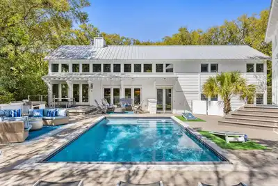 Image de Luxury Home with Private Saltwater Pool Bhi and Shoals Clubs