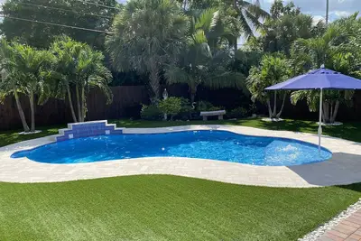 Image de Private Heated Pool, Less than 10 Minutes to Beach and Downtown West Palm Beach!
