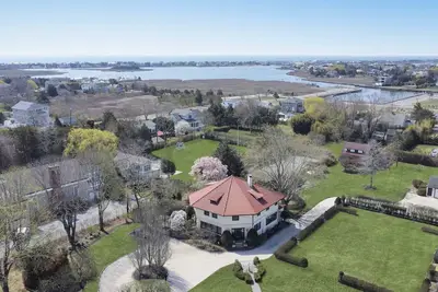 Image de Westhampton Estate minutes from the beach, private pool, tennis, private. . .