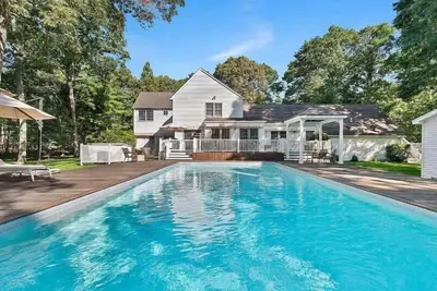 Image de Beautiful Wainscott Home, close to town shopping, restaurants, beaches, . . .