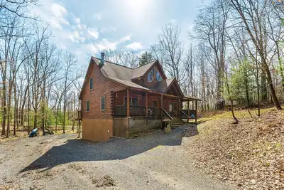 Image de Crazy Idea | Wooded Views, Fire Pit, & Community Beach Access
