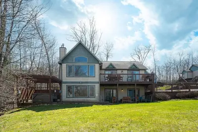 Image de Owl Be Back | Pet Friendly, Hot Tub, Lake Access!