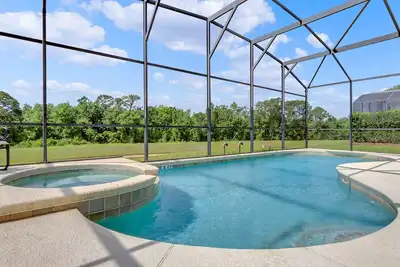 Image de South Facing 6 Bed 5 Bath Themed Pool & Spa Home @ Emerald Island Resort