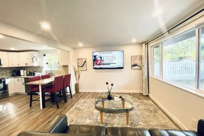 Image de Modern Home with Whole House Central Air Conditioners Near Bitter Lake