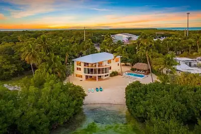 Image de Luxury 6 bedroom - truly spectacular beachfront property