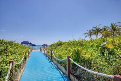 Image de Resort Style Villa - Beach Access