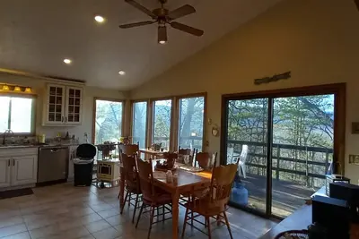 Image de Beautiful Mountain Chalet with views, ski, golf, lake and pro Mt. bike trails.