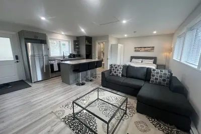 Separate Sunny Studio close to the Beach!