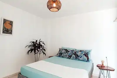 Image de Cosy double room ensuite bathroom. Central & 1min walk from the beach!