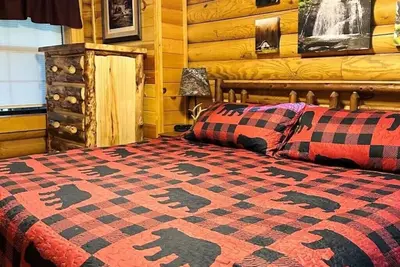 Image de Bare Necessities-Gorgeous Two-Story Cabin in the North Georgia Mountains!