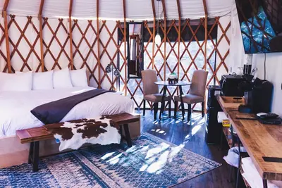 Image de Luxury Glamping Yurt Resort Between National Parks with desert mountain views, close to hiking trails, slot canyons, off-roading and more!