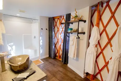Image de Luxury Glamping Yurt Resort Between National Parks with desert mountain views, close to hiking trails, slot canyons, off-roading and more!