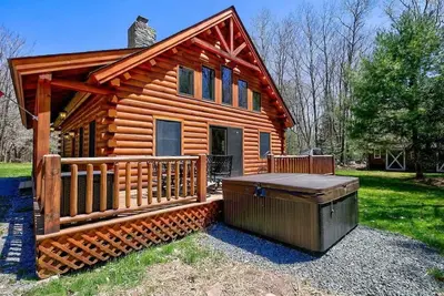 Image de Cozy Cabin Retreat with Hot Tub & Fire Pit