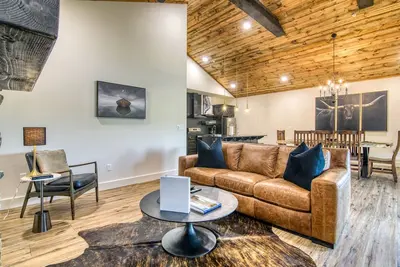 Image de Lakefront Cabin w/ Hot Tub, Lake Acc, & Cmty Pool!