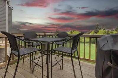 Image de Pr 36 - Spacious & dog-friendly summer getaway. Minutes to bike trails!