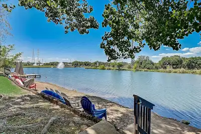 Image de Dog-friendly water view condo with inviting porch, Ac, W/D, & modern charm