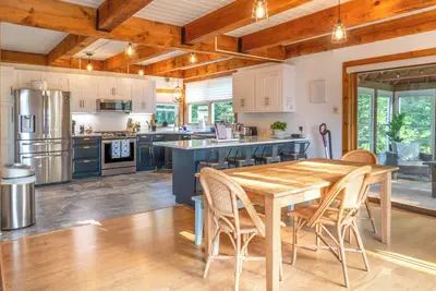 Image de Private Pool & Screened Deck: Mashpee Home!