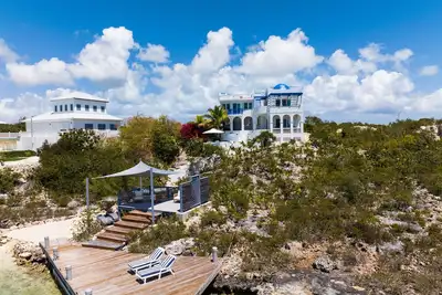 Tres Vistas, Caribbean Tci