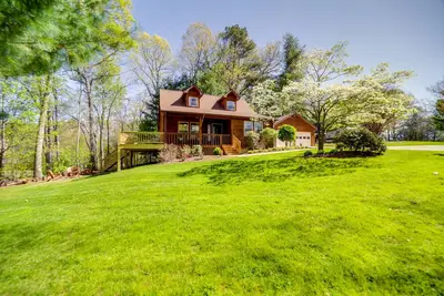 Image de Peaceful Candler Cabin w/ Private Hot Tub!