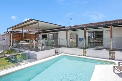 Image de Stunning Entertainer with private beach