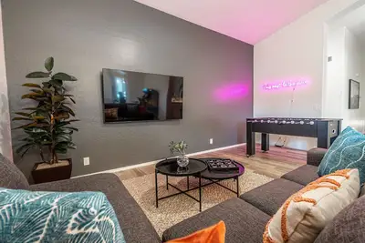 Image de Stylish N. Scottsdale 4 bdrm/ With Htd Pool and Games.