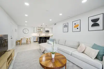 Image de Beachy 2br/2Bath - Centrally Located Condo