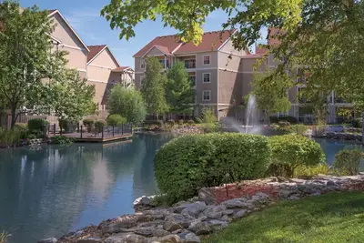 2bd Deluxe/Branson - w/Pools, Barbecue, Gym!