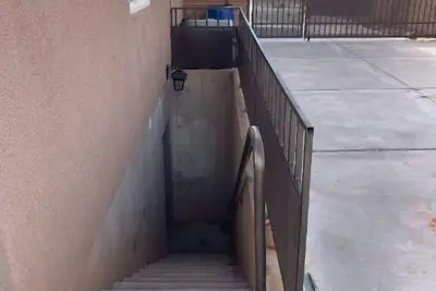 Image de Cozy basement apartment close to down town