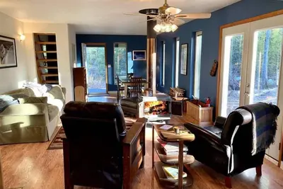 Image de Quiet, Elegant & Cozy -- 4 Miles from Downtown