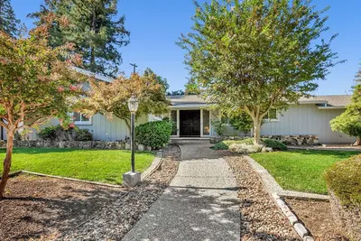 Image de Large home - Sleeps many 4b\/2b