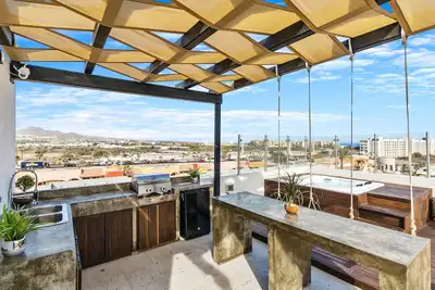 Image de Amazing dept with private rooftop w/jacuzzi. 5 minutes from beach