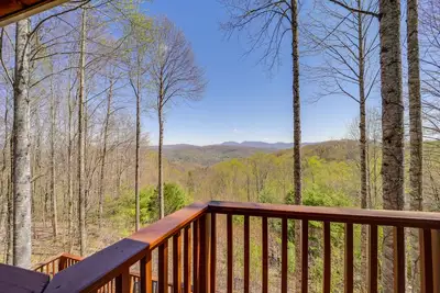 Image de Game Room + Mtn Views: Banner Elk Cabin