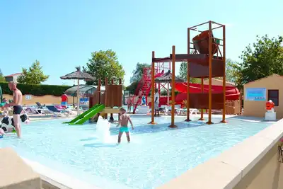 Image de Camping 4* près de la mer | Mobil-home 6p + Tv