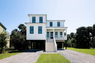 Image de 516 Pompano - Luxurious New Contruction w/ Screened Porch & Easy Beach Access