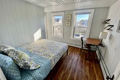 Image de 10 min to Beach 3bd Apt. Pets Ok Sleeps 7