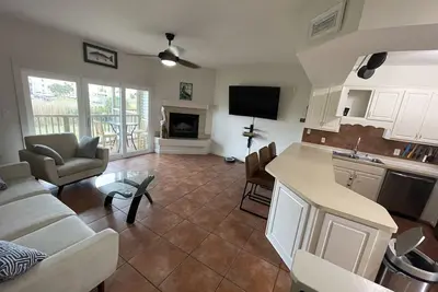Image de 200 yds from beach! Garage now available for guest access!