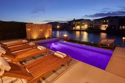 Image de Lakefront Festival Home Near Casino & Golf Course