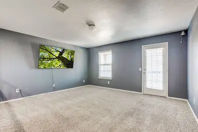 Image de David's Place - Pool table, Karaoke, Huge Tvs, Soccer Goals, and more