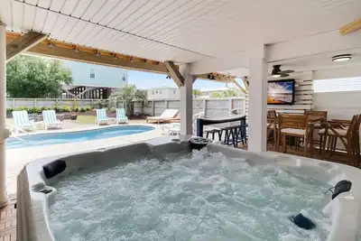 Image de Amazing Home with Pool, Golf Cart, Elevator, Hot Tub, Fire Pit Short Walk to the Beach