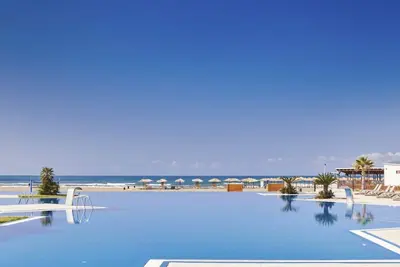 Image de Beach Getaway! 2br Suite w/Terrace! Free Parking, Onsite Pools & Tennis Courts