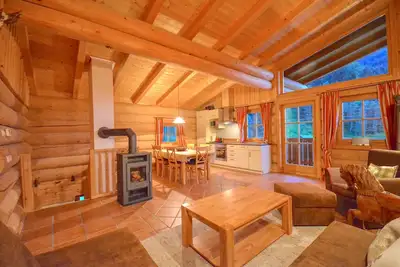 Image de Canadian-style blockhouse with fantastic mountain views