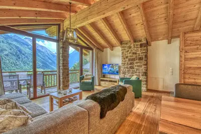 Image de Beautiful Austrian style Chalet at the ski slope