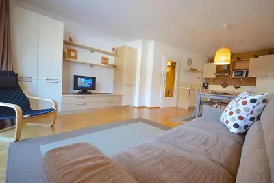 Image de Bright, comfortable apartment with sunny south-facing balcony