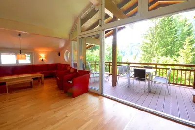 Image de Exquisite penthouse with large balcony in superb location; whirlpool in winter