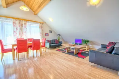 Image de Luxury apartment, central location, sunny deck balcony
