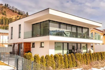 Image de Stylish house consisting of only two units; all-round panoramic views