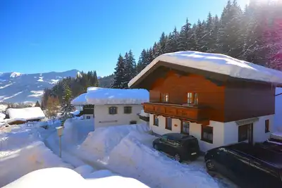 Image de Spacious chalet in Austrian style; only 150 m to the Schmittenhöhe ski lifts