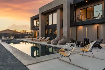 Image de Sundance Cove by Fieldtrip | Modernist Masterpiece Next to National Park Camp Entrance