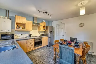 3 Bedroom Property with Parking in Worcester