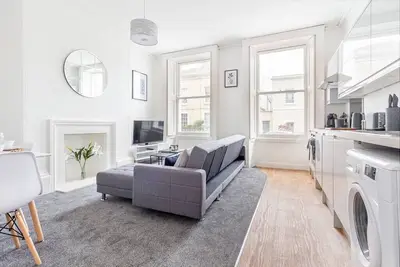 Image de Cheltenham City Centre - 1 Bedroom Apartment